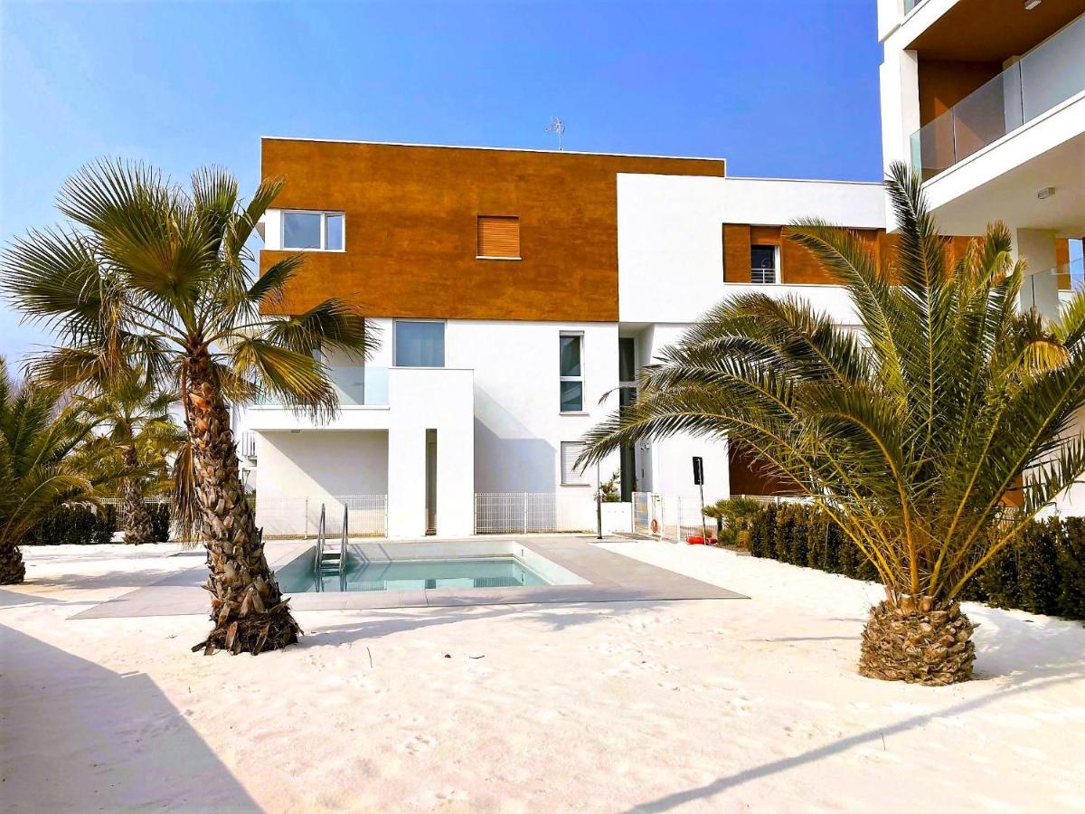 Sun Beach Residence Con Piscina - Piazza Brescia - Adria Holiday Jesolo - Family Apartments エクステリア 写真