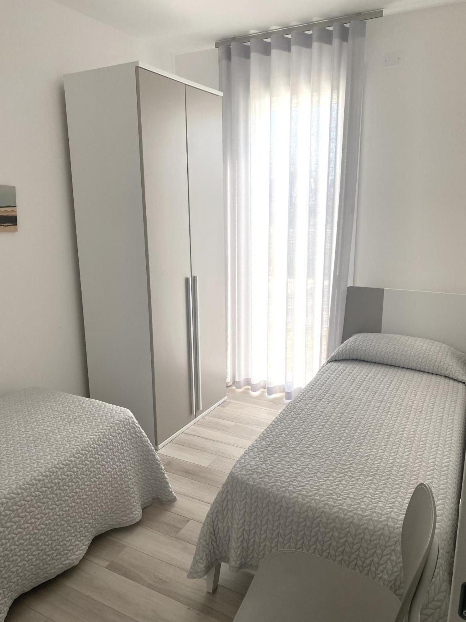 Sun Beach Residence Con Piscina - Piazza Brescia - Adria Holiday Jesolo - Family Apartments エクステリア 写真