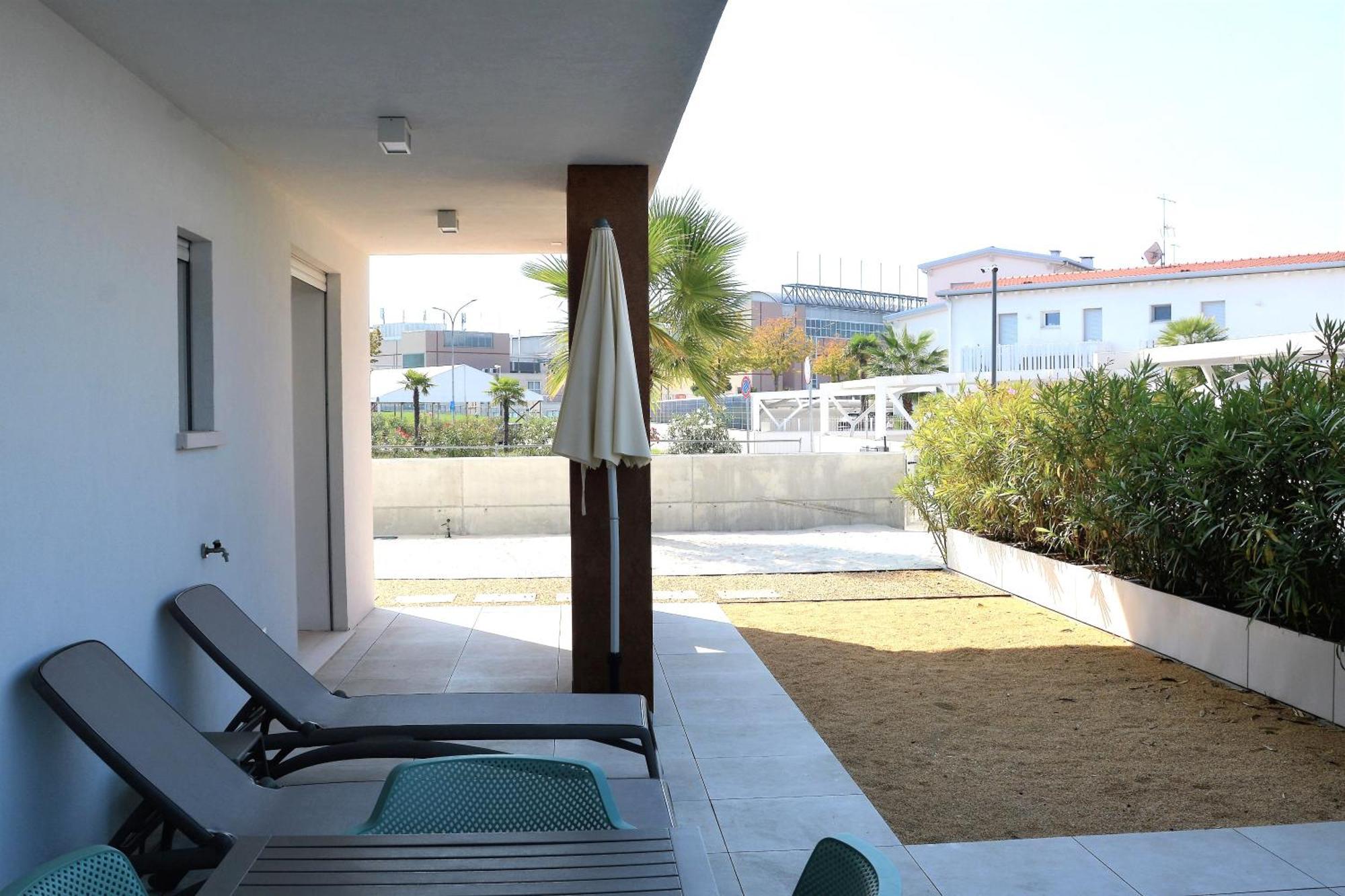 Sun Beach Residence Con Piscina - Piazza Brescia - Adria Holiday Jesolo - Family Apartments エクステリア 写真