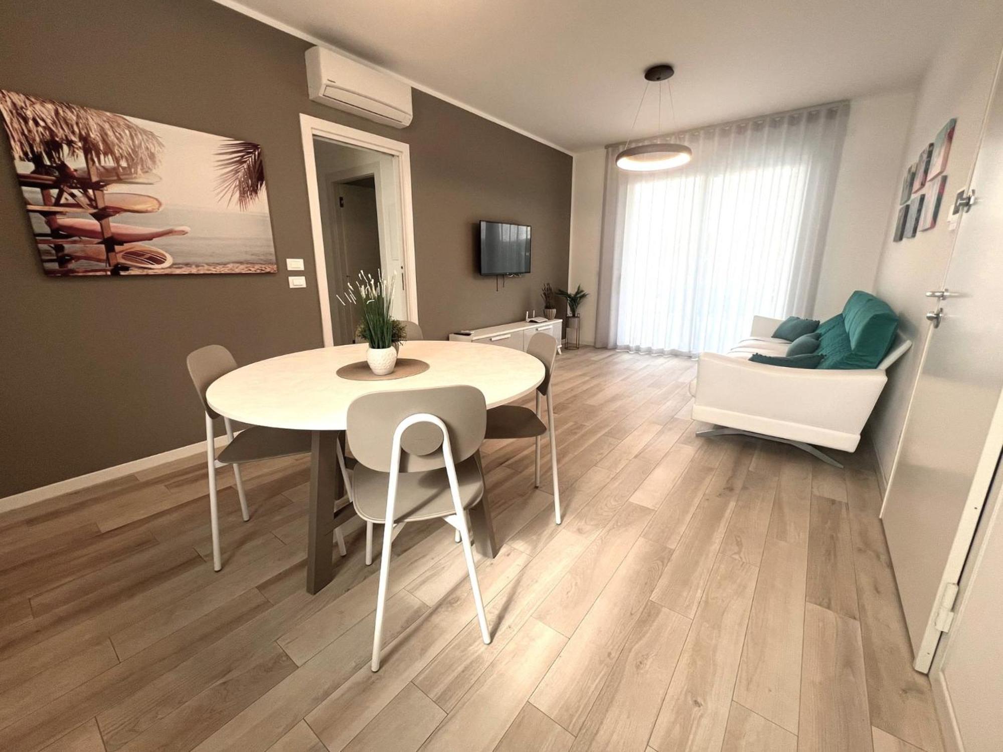Sun Beach Residence Con Piscina - Piazza Brescia - Adria Holiday Jesolo - Family Apartments エクステリア 写真